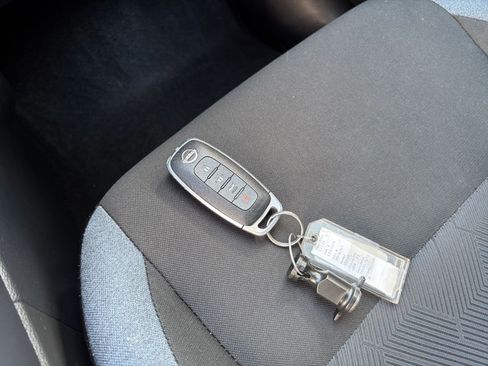 Used 2025 Nissan Versa SV image 21