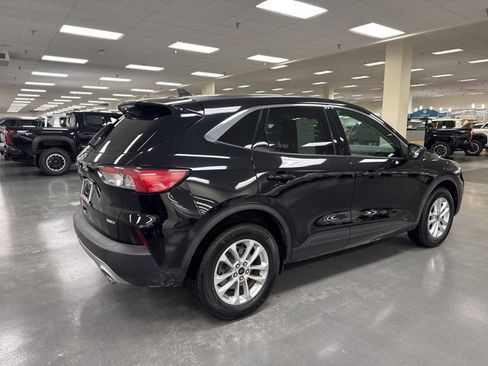 Certified 2024 Toyota Corolla Cross XLE image 43