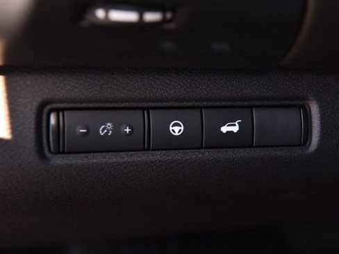 Certified 2025 Nissan Pathfinder SL w/ SL Premium Package AWD/4WD image 11