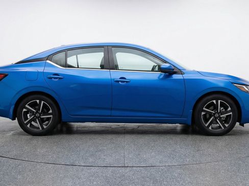 Used 2025 Nissan Sentra SV FWD image 11