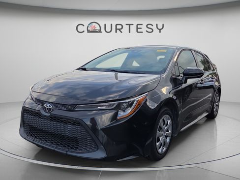 Used 2021 Toyota Corolla LE FWD image 1