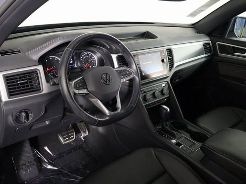 Used 2021 Volkswagen Atlas Cross Sport SE w/ V6 Towing Package image 7