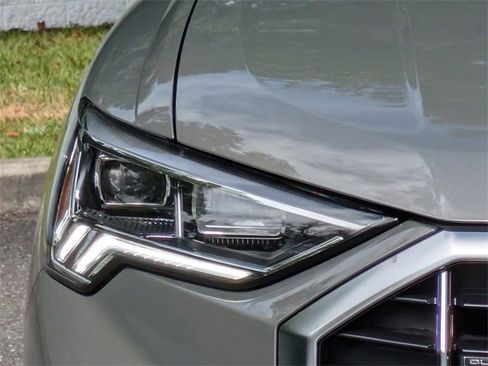 Used 2025 Audi Q3 2.0T Premium w/ Convenience Package image 12