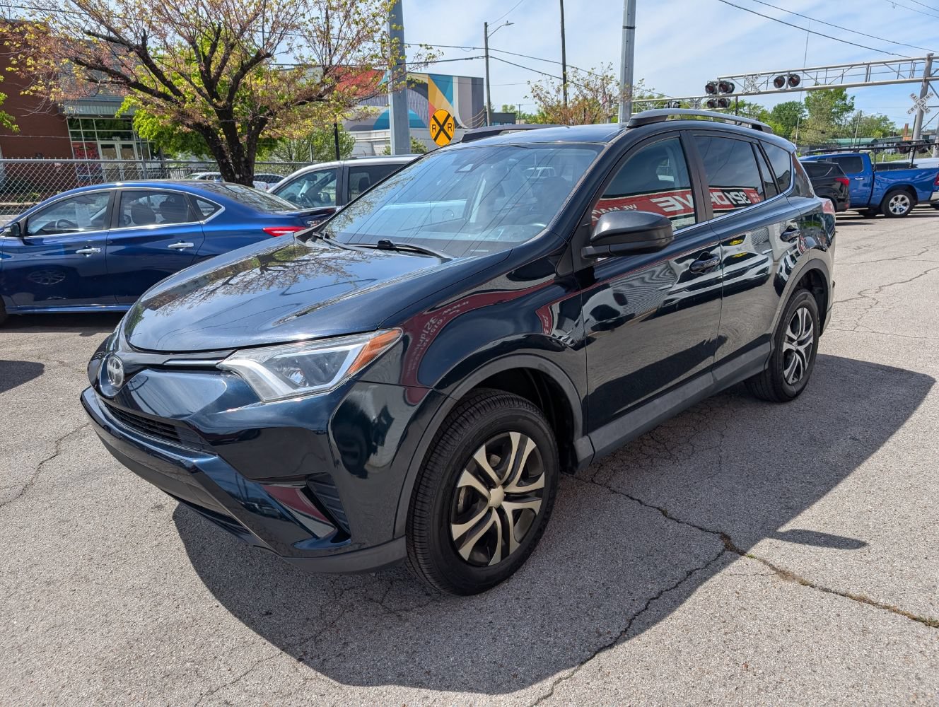 Used 2017 Toyota RAV4 LE FWD image 3