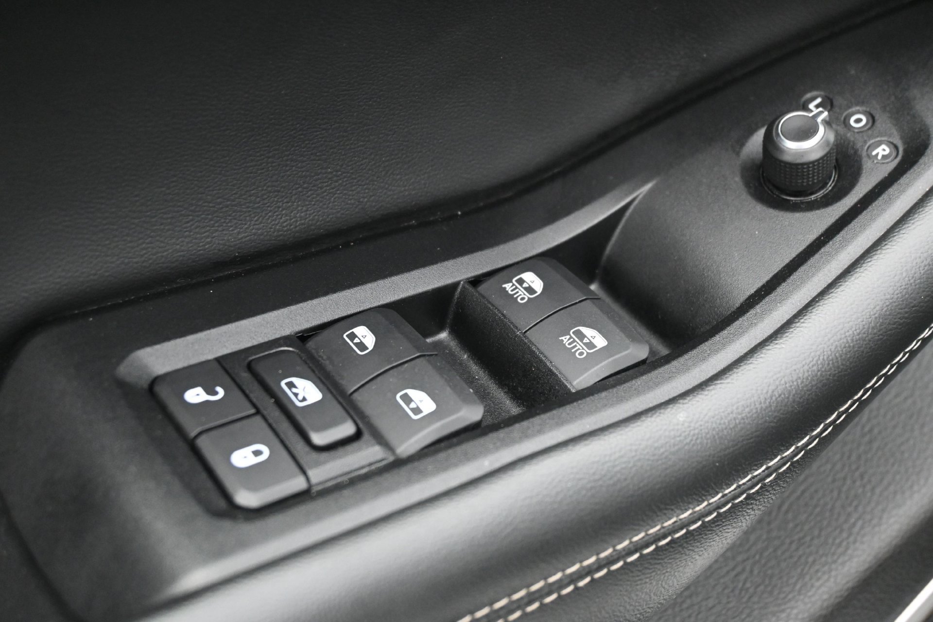 Used 2022 Jeep Grand Cherokee Limited AWD/4WD image 18