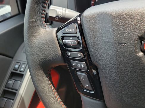 Certified 2025 Nissan Frontier Pro-X RWD image 23