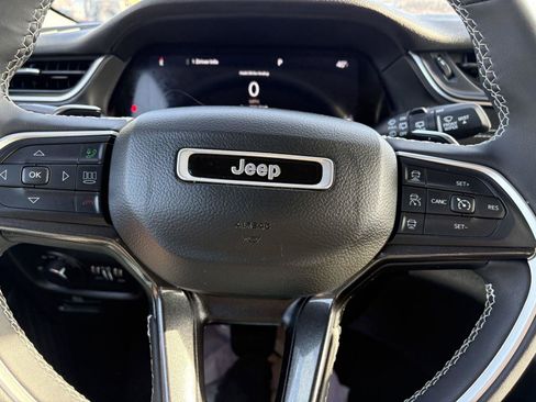 Used 2023 Jeep Grand Cherokee Laredo w/ Luxury Tech Group I image 17