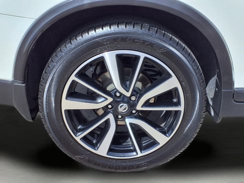 Used 2017 Nissan Rogue SL w/ SL Premium Package image 9