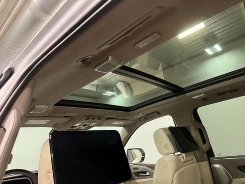 Used 2021 Cadillac Escalade ESV Sport Platinum image 11