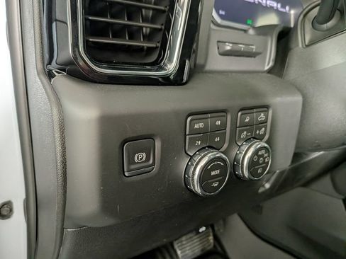 New 2026 GMC Sierra 2500 Denali w/ Denali Reserve Package AWD/4WD image 18