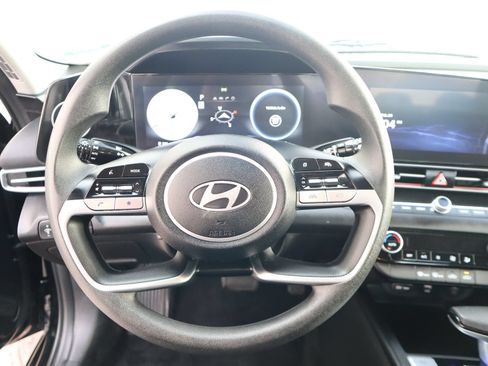 Used 2024 Hyundai Elantra SEL FWD image 25