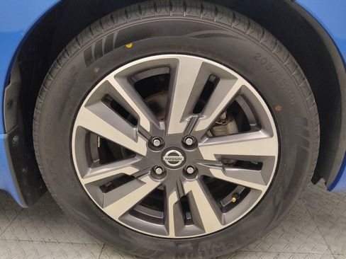 Used 2020 Nissan Versa SV FWD image 31