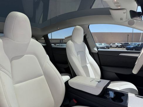 Used 2022 Tesla Model Y Long Range AWD/4WD image 43