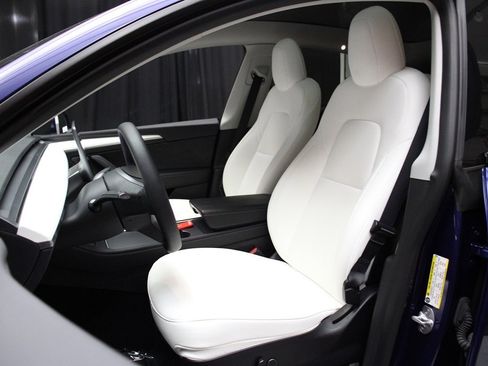 Used 2023 Tesla Model Y Long Range image 33