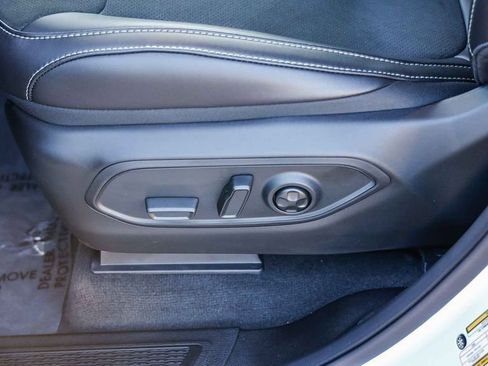 New 2025 Jeep Grand Cherokee L Laredo image 23