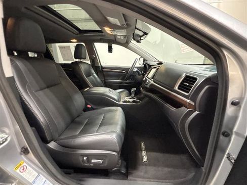 Used 2015 Toyota Highlander Limited AWD/4WD image 20