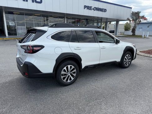 Used 2025 Subaru Outback Premium AWD/4WD image 3