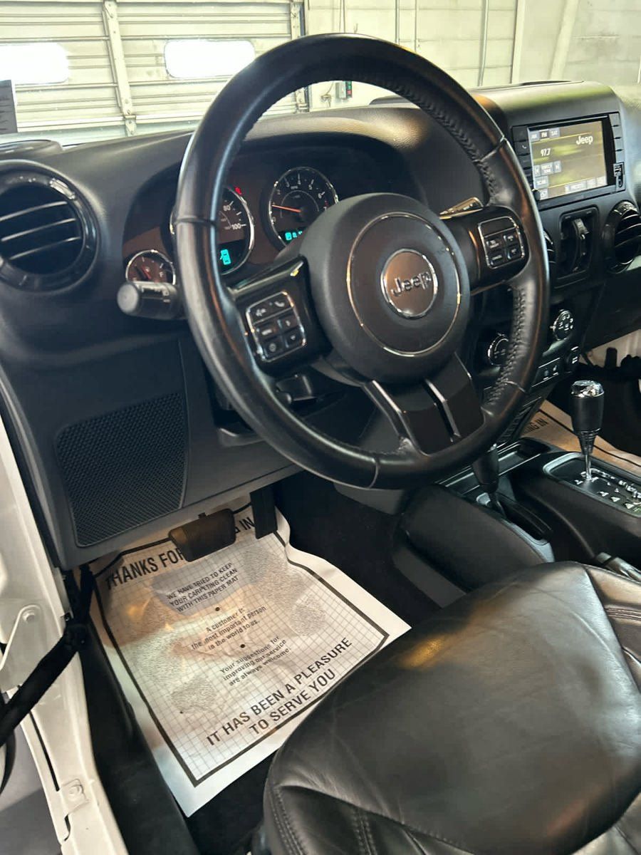 Used 2017 Jeep Wrangler Unlimited Sahara AWD/4WD image 8