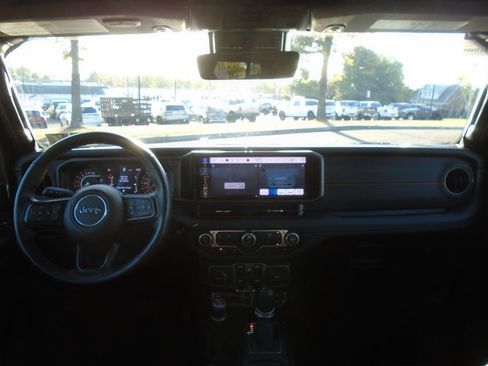 Certified 2024 Jeep Gladiator Mojave w/ Technology Group image 12