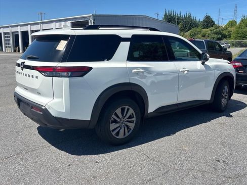 Used 2025 Nissan Pathfinder SV AWD/4WD image 10