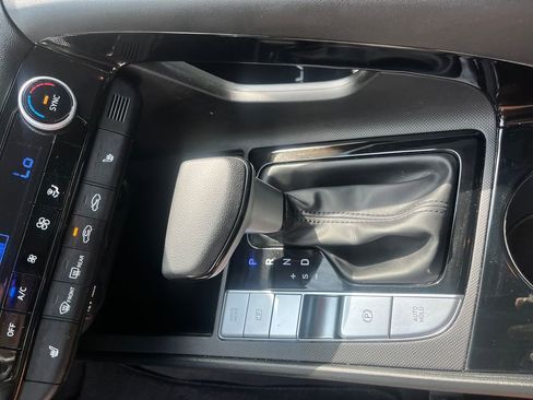 Used 2022 Hyundai Elantra Blue FWD image 25