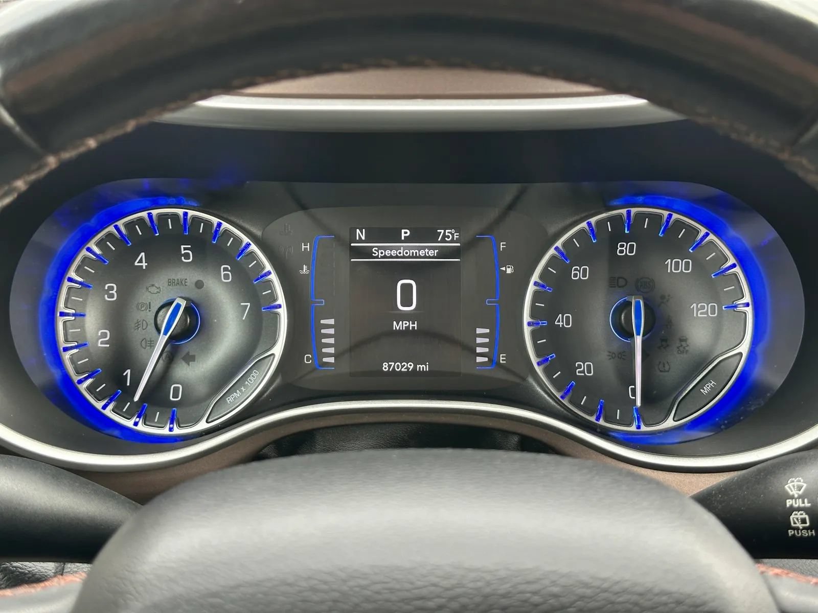 Used 2018 Chrysler Pacifica Touring-L FWD image 11