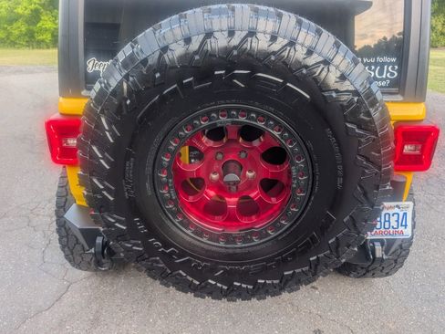 Used 2020 Jeep Wrangler Unlimited Rubicon w/ Dual Top Group AWD/4WD image 21