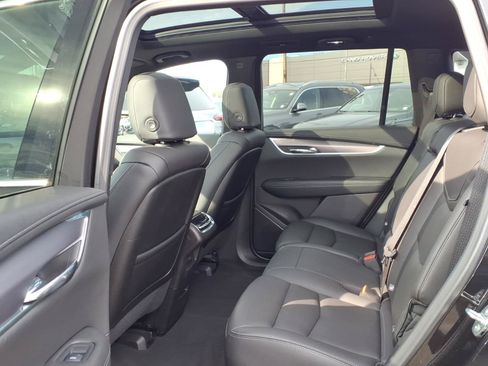 Certified 2024 Cadillac XT6 Luxury w/ LPO, Floor Liner Package AWD/4WD image 17