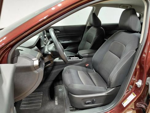 Used 2024 Nissan Altima 2.5 SV AWD/4WD image 3