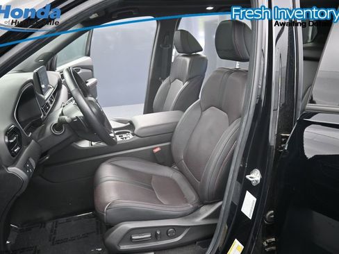 Used 2025 Honda Pilot Black Edition image 18