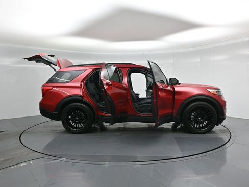 Used 2024 Ford Explorer XLT image 4