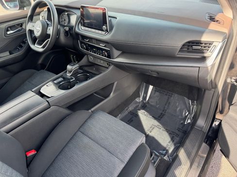 Used 2023 Nissan Rogue SV image 13