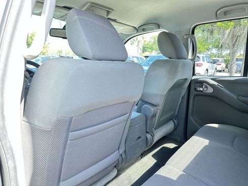 Used 2011 Nissan Frontier SV w/ SV Premium Utility Pkg RWD image 14