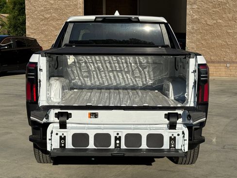 Used 2026 GMC Sierra EV Elevation image 9