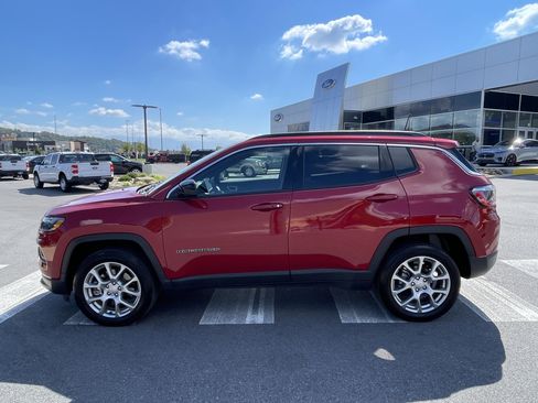 Used 2024 Jeep Compass Latitude image 8