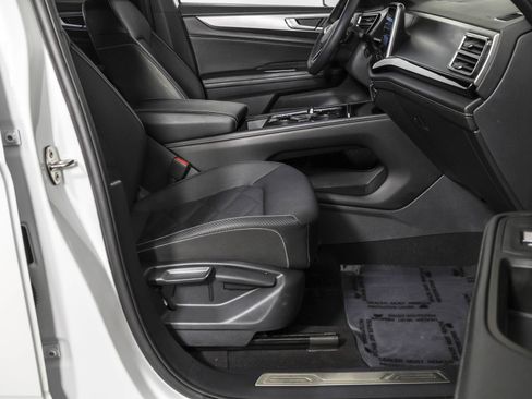 Used 2024 Volkswagen Atlas Cross Sport SE image 44