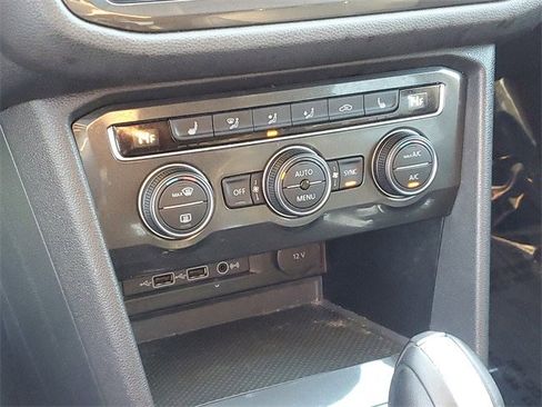 Used 2019 Volkswagen Tiguan SE w/ Panoramic Sunroof Package image 25