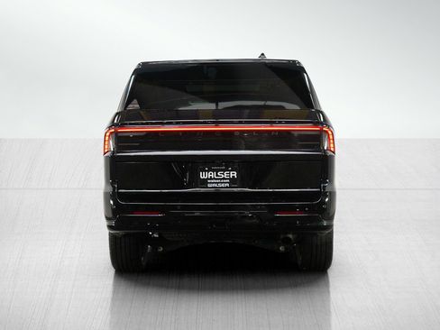 Used 2025 Lincoln Navigator Reserve image 4