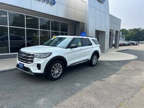 Certified 2025 Ford Explorer Active w/ Active Comfort Package AWD/4WD image 2