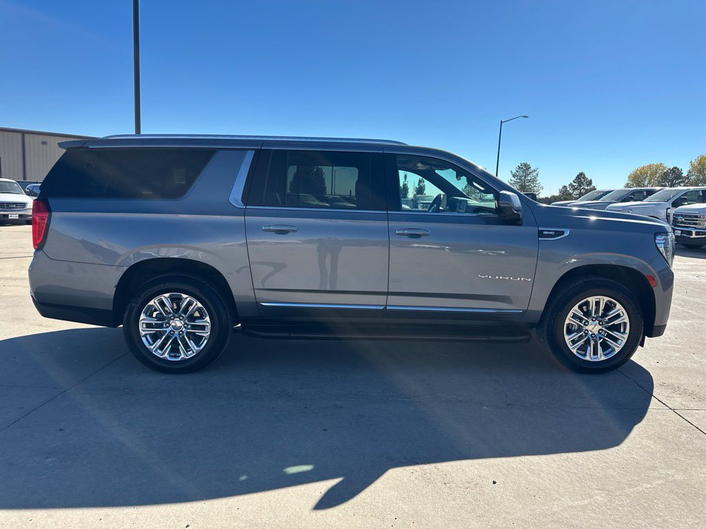Certified 2021 GMC Yukon XL SLT w/ SLT Premium Package AWD/4WD image 44