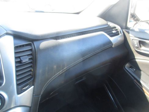 Used 2017 Chevrolet Suburban LT image 36