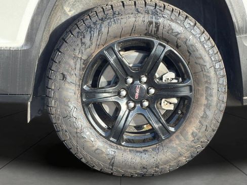 Used 2022 GMC Acadia AT4 w/ Technology Package image 11