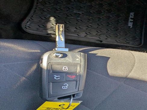 Used 2025 Volkswagen Jetta Sport image 36