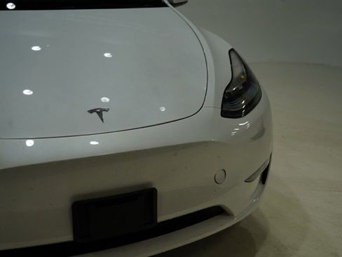 Used 2023 Tesla Model Y Long Range image 9