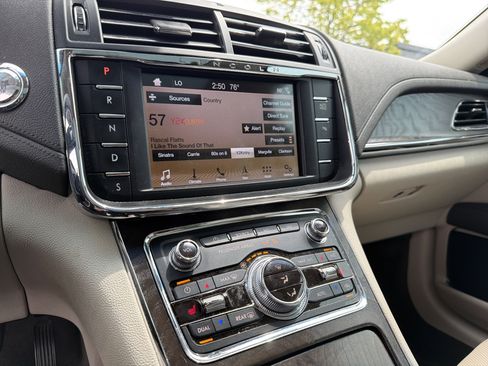 Used 2019 Lincoln Continental Select FWD image 19
