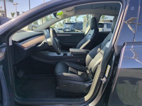 Used 2025 Tesla Model Y Long Range RWD image 15