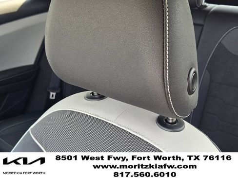 Used 2025 Volkswagen Taos SE FWD image 12