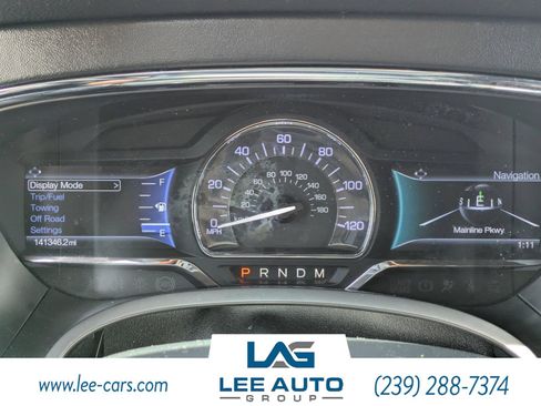 Used 2017 Lincoln Navigator Select RWD image 25