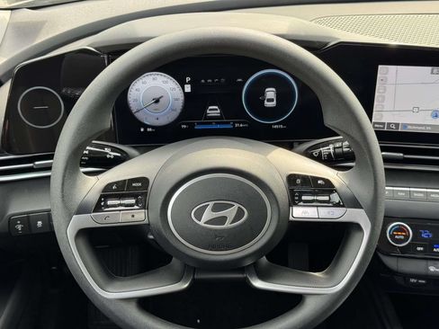 Used 2024 Hyundai Elantra SEL FWD image 10