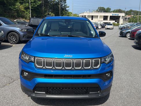 Used 2022 Jeep Compass Latitude AWD/4WD image 2